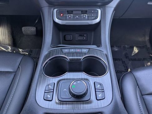 Used 2023 GMC Acadia SLT image 19