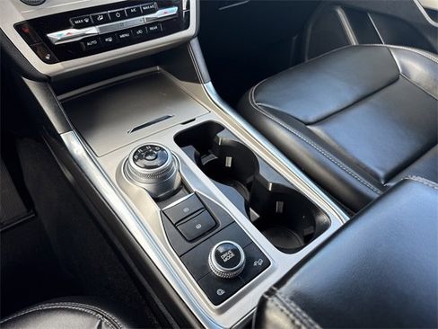 Used 2022 Ford Explorer XLT w/ Equipment Group 202A image 15