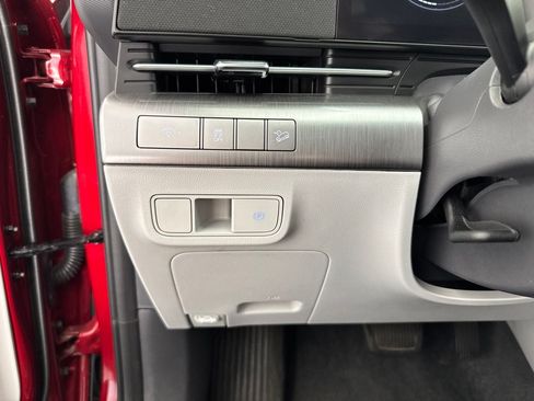 Used 2025 Hyundai Kona SEL AWD/4WD image 32