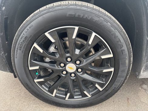Used 2025 Chevrolet Traverse LT w/ Sun and Wheel Package image 11