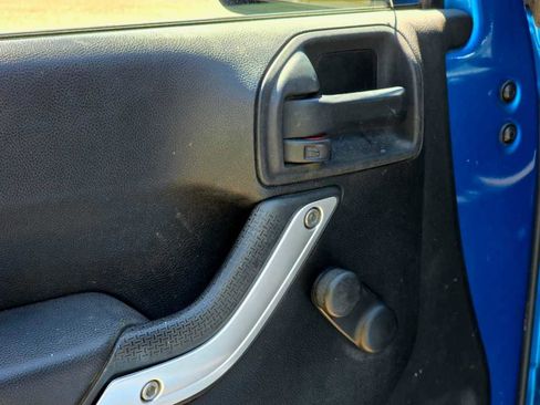 Used 2015 Jeep Wrangler Rubicon AWD/4WD image 10