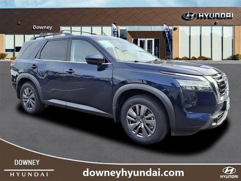 Used 2022 Nissan Pathfinder SV image 3