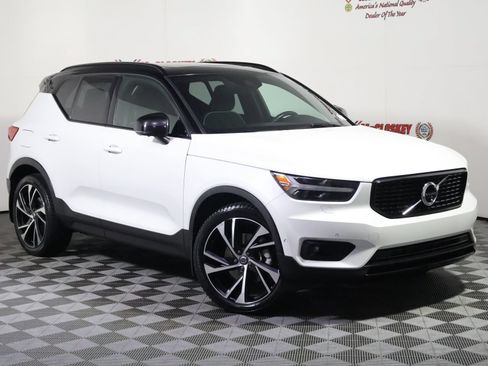 Used 2021 Volvo XC40 T5 R-Design w/ Advanced Package AWD/4WD image 2