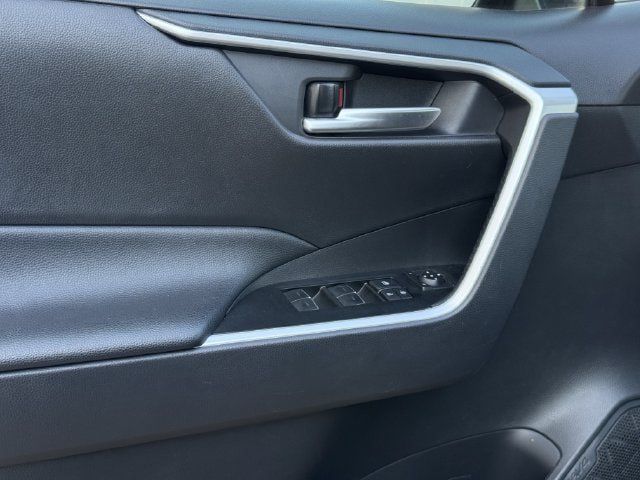 Used 2025 Toyota RAV4 XLE FWD image 25