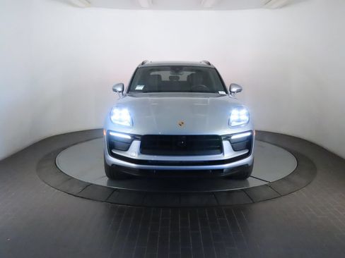 Certified 2026 Porsche Macan AWD/4WD image 10