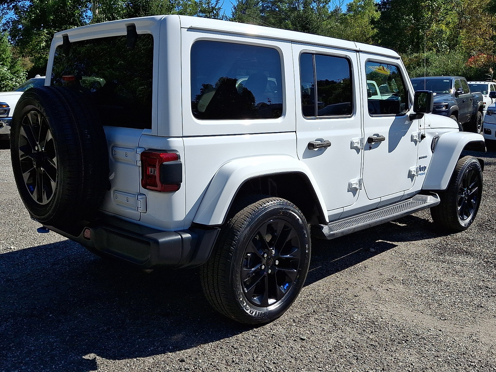 Used 2022 Jeep Wrangler Unlimited Sahara w/ Cold Weather Group AWD/4WD image 6