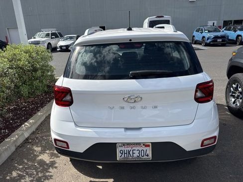 Used 2023 Hyundai Venue SEL image 6