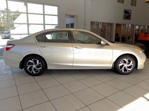 Used 2016 Honda Accord LX image 8