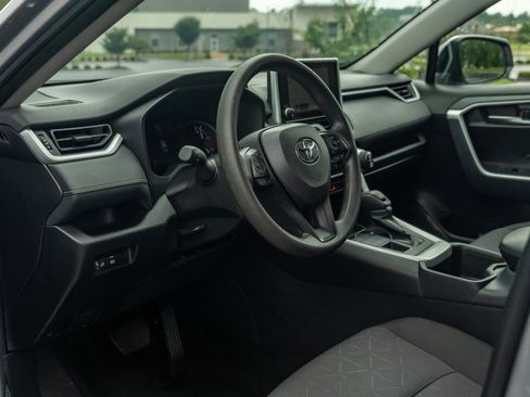 Used 2025 Toyota RAV4 XLE AWD/4WD image 10