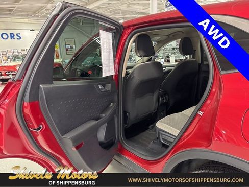 Used 2020 Ford Escape SE image 23