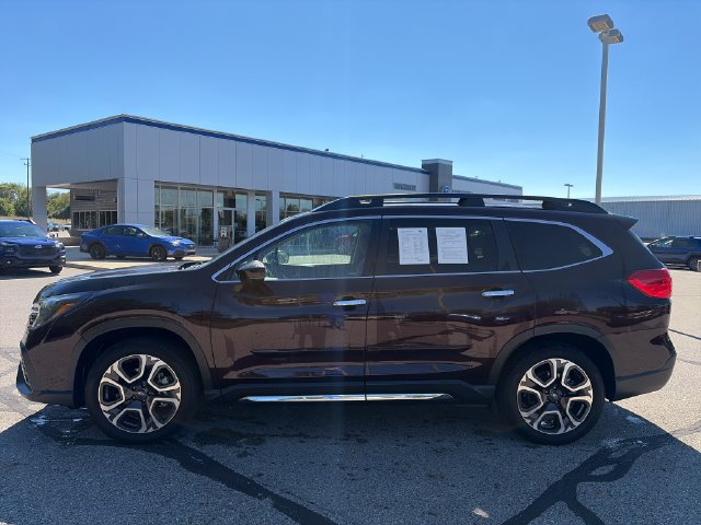 Used 2025 Subaru Ascent Touring AWD/4WD image 4