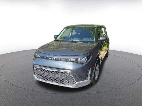 Used 2025 Kia Soul LX w/ LX Technology Package FWD image 8