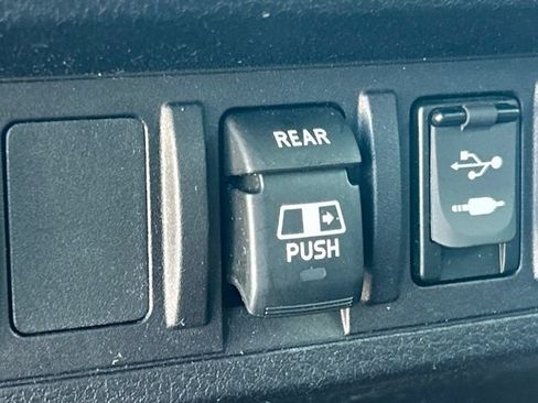 Used 2018 Toyota Tacoma TRD Sport AWD/4WD image 52