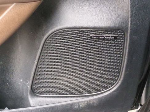 Used 2017 Chrysler Pacifica Limited image 30