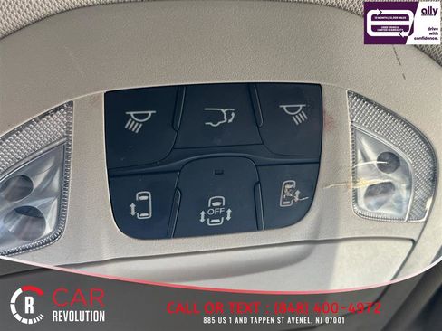 Used 2024 Chrysler Pacifica Touring-L FWD image 29