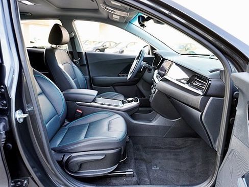 Used 2022 Kia Niro EX Premium image 12