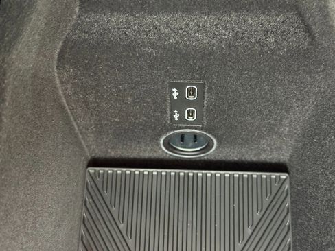 Used 2023 BMW i7 xDrive60 w/ Parking Assistance Package image 35