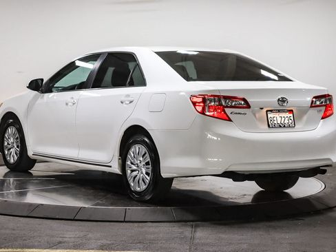 Used 2014 Toyota Camry LE FWD image 2