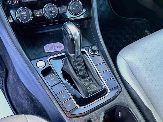 Used 2019 Volkswagen Jetta R-Line w/ R-Line Cold Weather Package FWD image 16