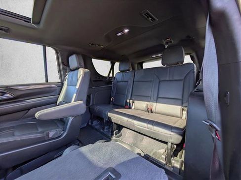 Used 2021 Chevrolet Suburban RST w/ Luxury Package image 19