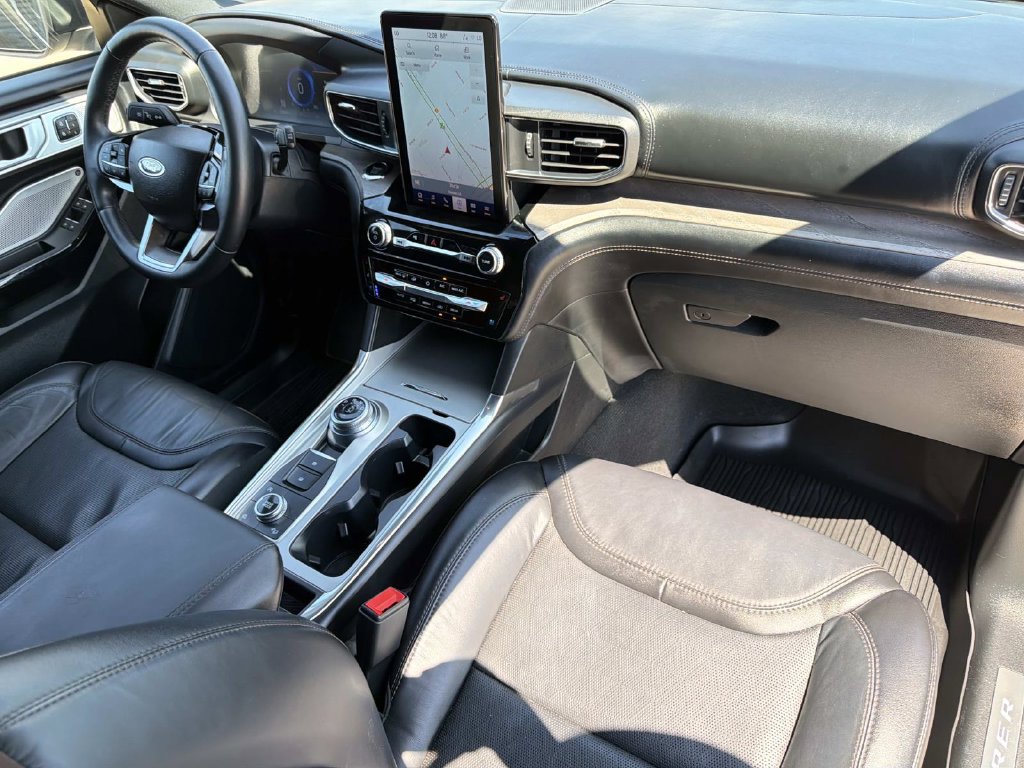 Certified 2023 Ford Explorer Platinum w/ Technology Package AWD/4WD image 16