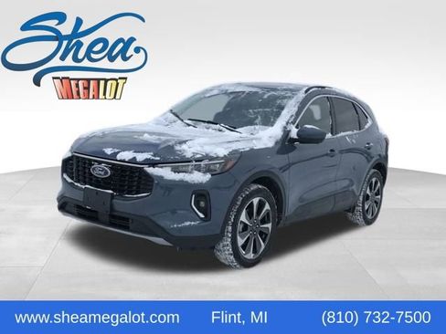 Used 2023 Ford Escape Platinum image 1