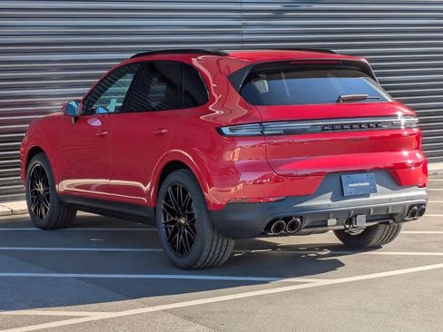 Certified 2026 Porsche Cayenne AWD/4WD image 3