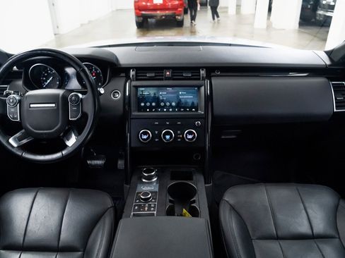 Used 2018 Land Rover Discovery SE image 9