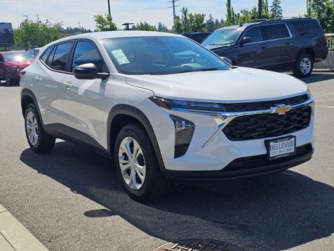 New 2026 Chevrolet Trax LS w/ Driver Confidence Package FWD image 7