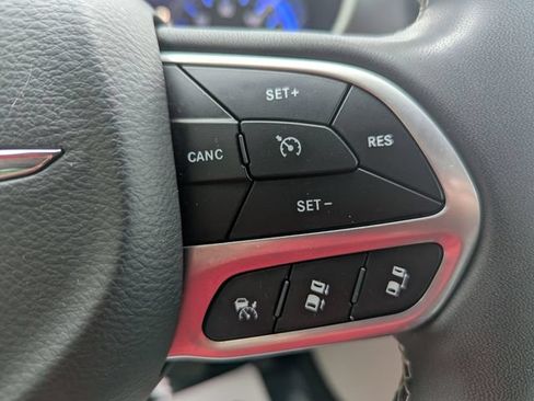 Used 2023 Chrysler Pacifica Touring-L FWD image 20