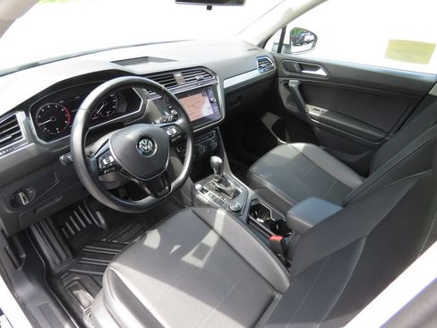 Used 2019 Volkswagen Tiguan SEL AWD/4WD image 11