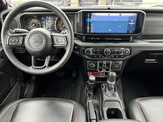 Used 2025 Jeep Wrangler Unlimited Rubicon AWD/4WD video 3