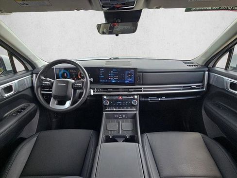Used 2025 Hyundai Santa Fe SEL AWD/4WD image 16