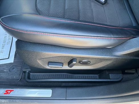 Used 2022 Ford Edge ST-Line w/ Class II Trailer Tow Package image 18