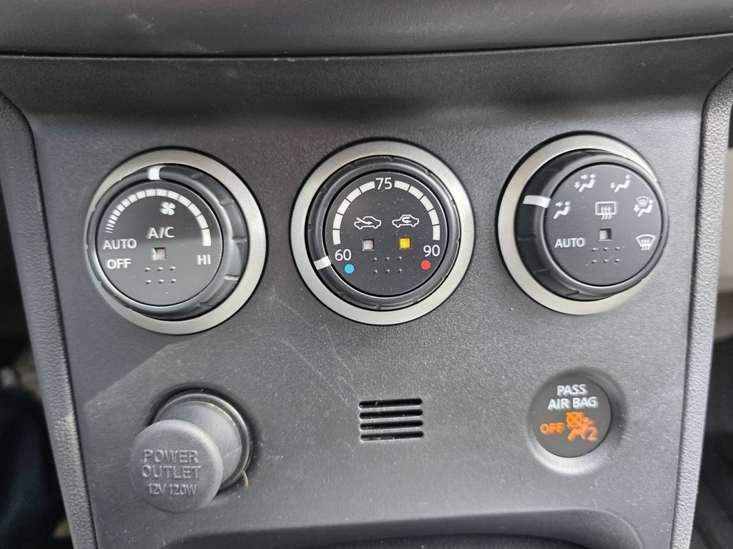 Used 2013 Nissan Rogue SL AWD/4WD image 26