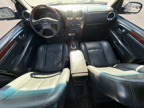 Used 2006 GMC Envoy Denali image 2