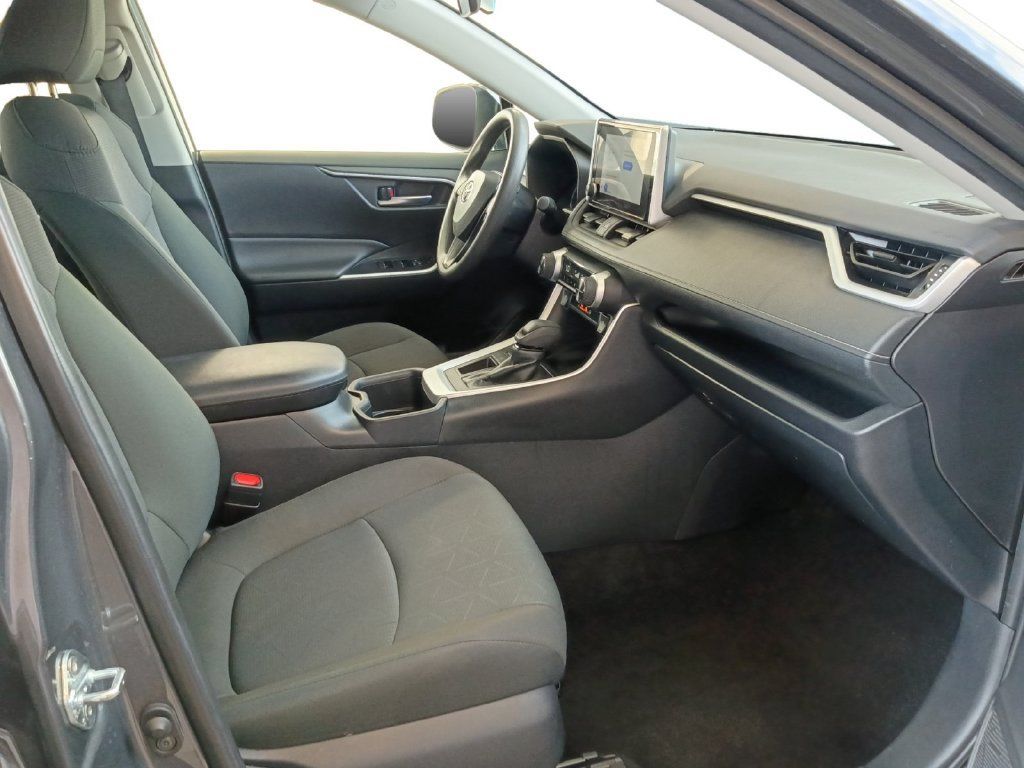 Used 2025 Toyota RAV4 XLE FWD image 24