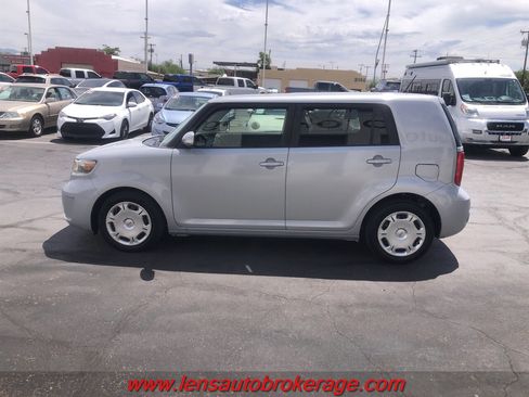 Used 2010 Scion xB FWD image 5