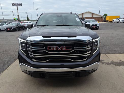 Used 2024 GMC Sierra 1500 SLT w/ SLT Convenience Package image 2