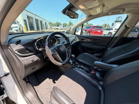 Used 2022 Buick Encore Preferred w/ Safety Package FWD image 10