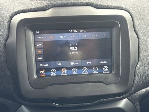 Used 2018 Jeep Renegade Latitude w/ Cold Weather Group image 16