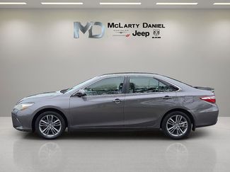 Used 2015 Toyota Camry SE FWD video 3