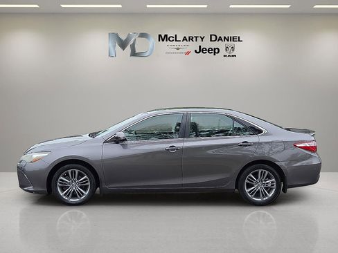 Used 2015 Toyota Camry SE FWD image 3