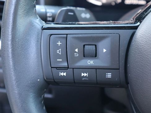 Used 2024 Nissan Rogue SL w/ SL Premium Package FWD image 13