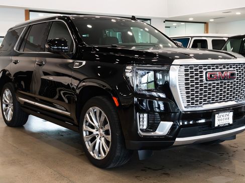 Used 2024 GMC Yukon Denali w/ Denali Reserve Package AWD/4WD image 3