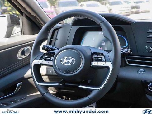 New 2026 Hyundai Elantra SEL Sport FWD image 17
