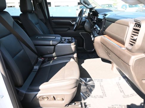 Used 2025 GMC Sierra 1500 SLT image 16