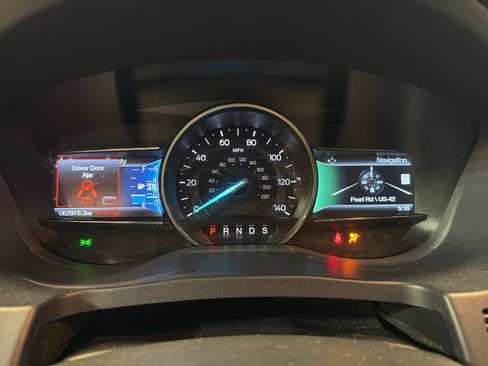 Used 2016 Ford Explorer XLT w/ Equipment Group 202A AWD/4WD image 18