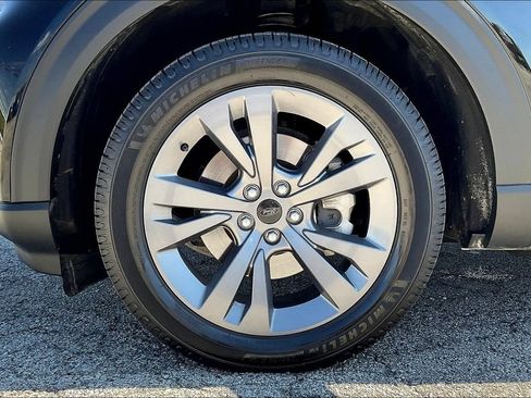 Used 2024 Ford Explorer XLT w/ Equipment Group 202A RWD image 31