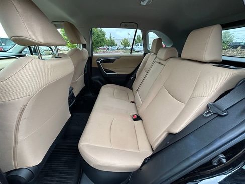 Used 2020 Toyota RAV4 LE w/ Carpet Mat Package AWD/4WD image 25
